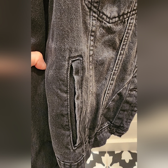 Like New Free People Rumors Women's Black Denim Jacket - Size Large - Picture 14 of 15